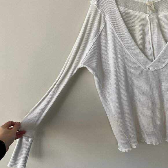 We The Free Ocean View V-neck Tee Long Sleeve Sheer Pullover Casual White XS - Picture 3 of 7